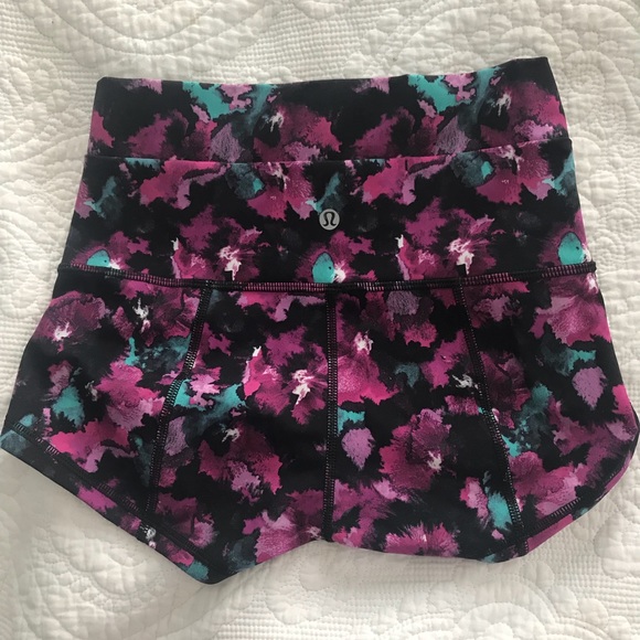 Lulu lemon spandex shorts - Picture 2 of 3